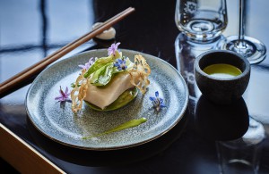 8062Black_Cod_raviole_de_chou_croquant_sauce_miso