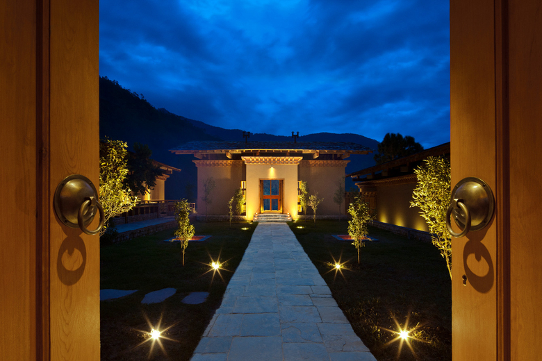 uma-punakha-hotel-entrance-uma-punakha