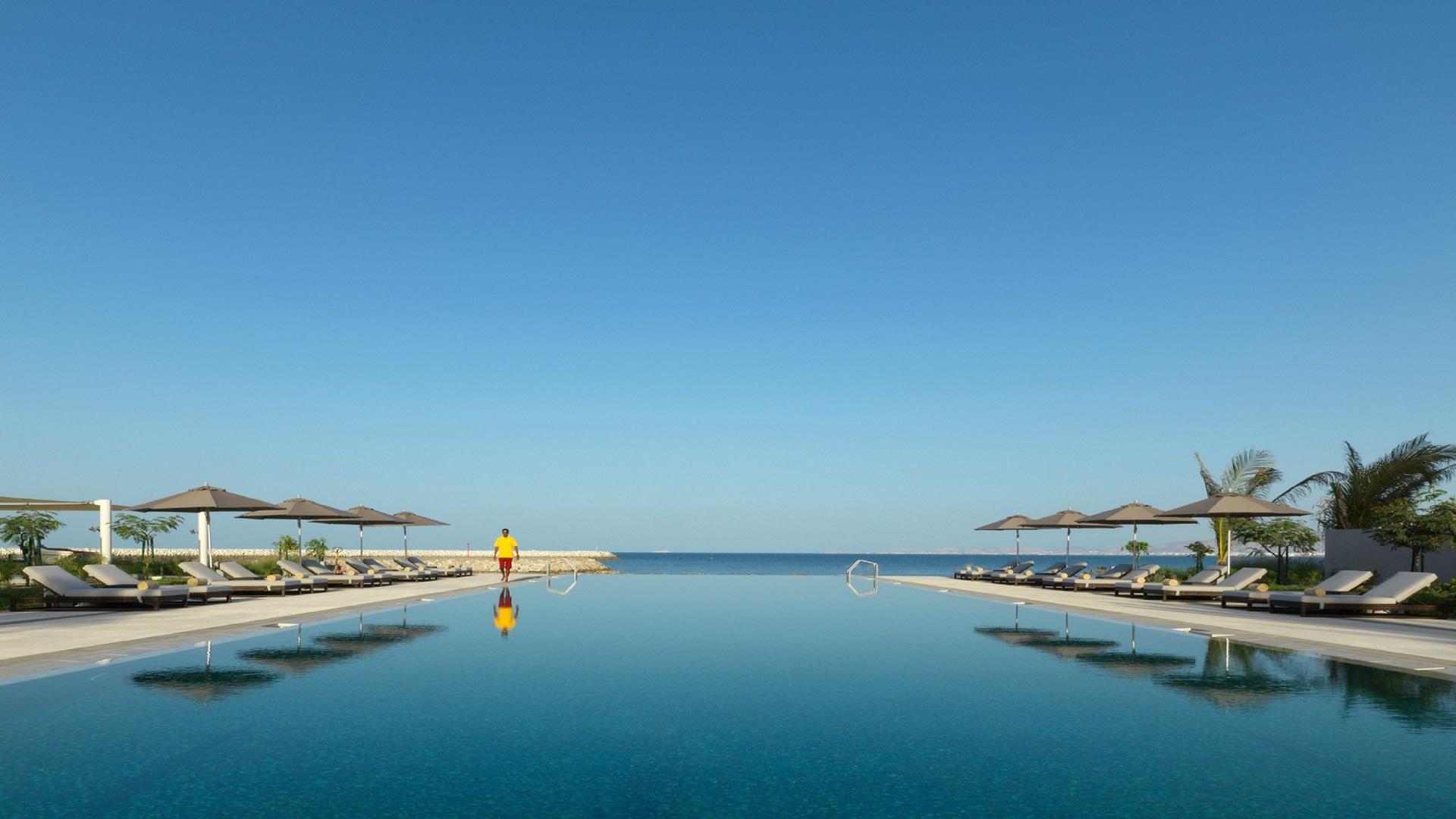 Kempinski Hotel Muscat: Infinity Pool