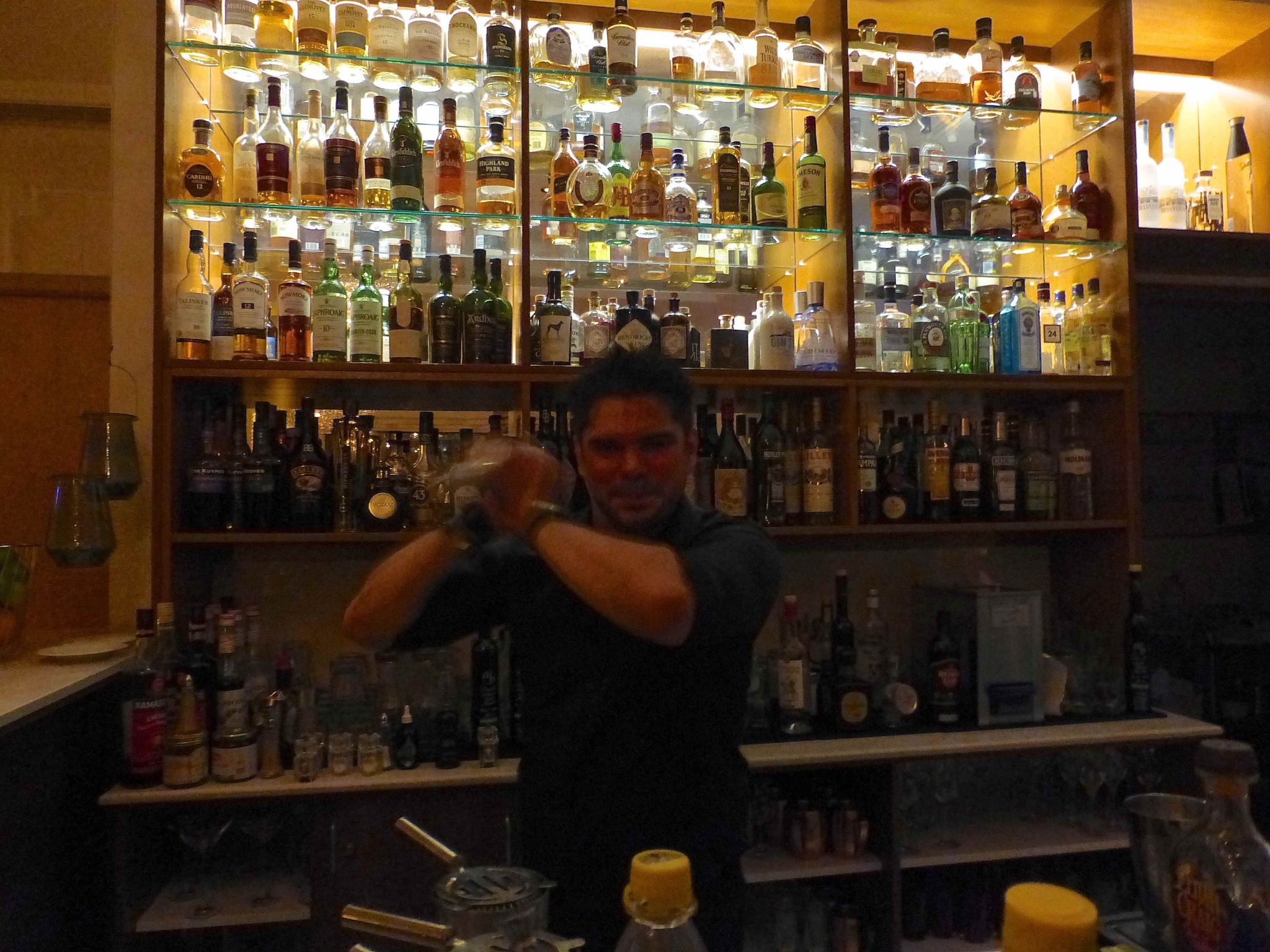 Sellawie: Barkeeper im Seven C's